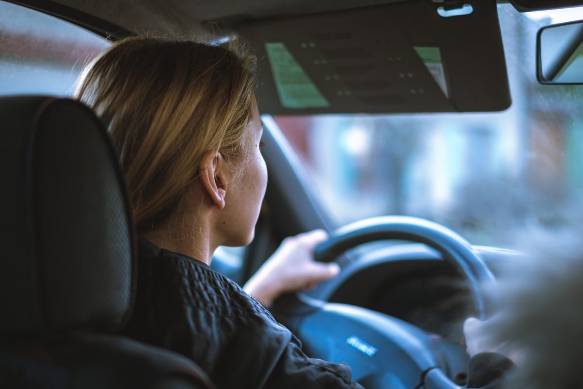 Consejos prácticos para conducir un coche de manera segura y responsable