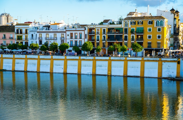 Todo lo que Necesitas Saber sobre los Coches sin Carnet en Sevilla