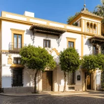 Hotel en el centro de Sevilla: la opción práctica para visitar la ciudad en verano 1 Fachada de Hotel Murillo en el Barrio Santa Cruz, en el centro histórico de Sevilla